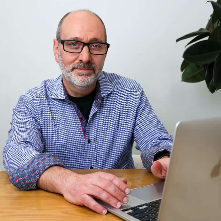 Robert Scozzari Bio Photo